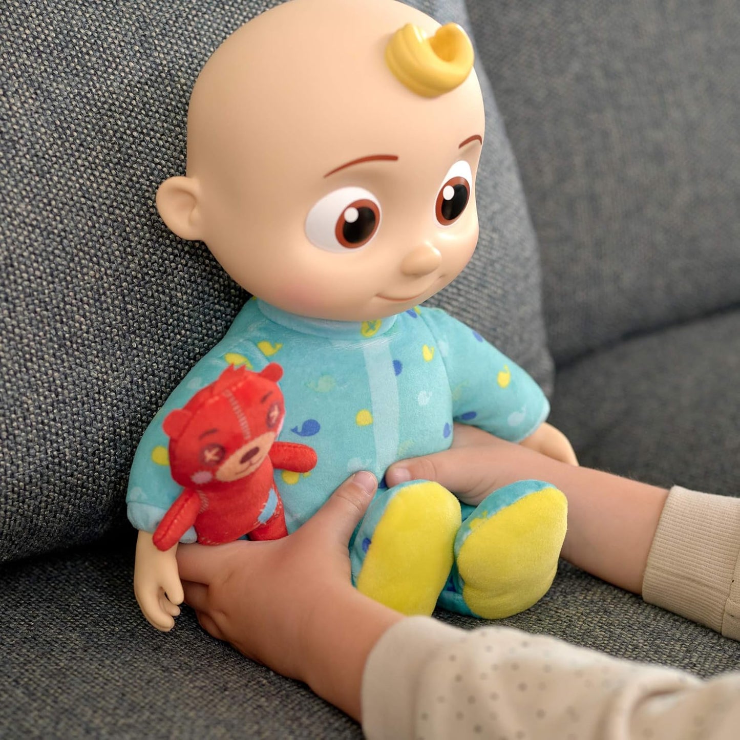 CoComelon Musical Bedtime JJ Doll - Sounds in Portuguese